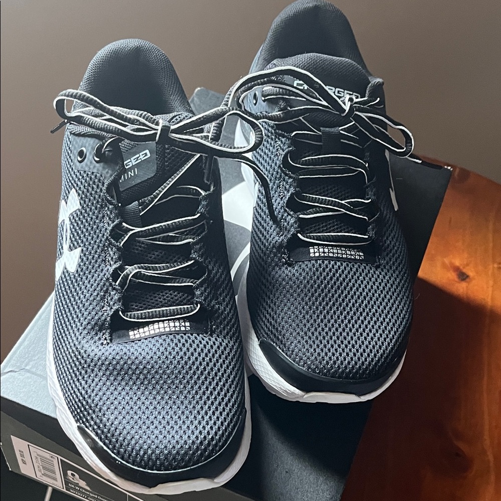 Under Armour Women’s Black Athletic Shoes